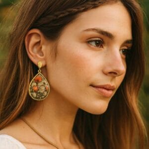 Boucles d'oreilles fantaisie dorées et fleurs incrustées Solémia 1